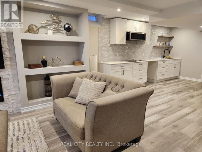 Building Photo - 2364 Equestrian Cres