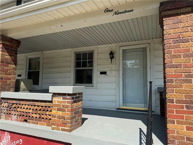 Building Photo - 119 Pointview Ave