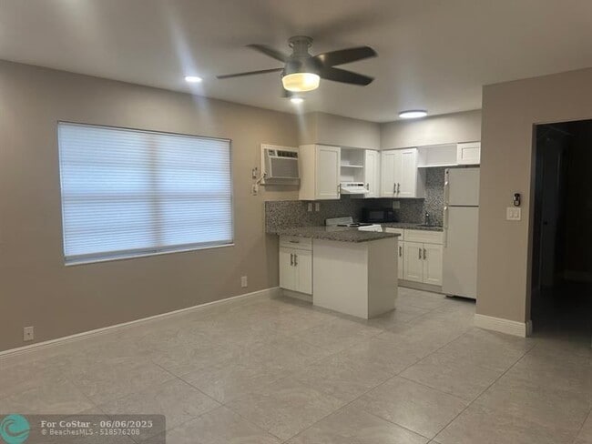 Foto del edificio - 2725 Middle River Dr