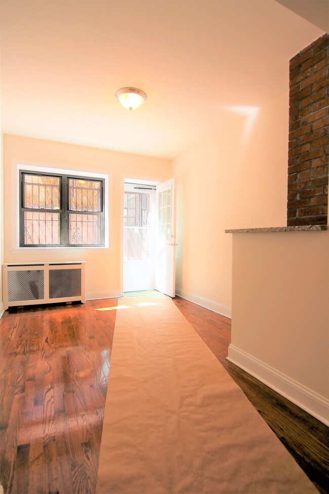 Building Photo - 140 W 92nd St