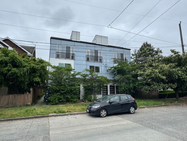 Photo - Modern 2018 Townhome with Rooftop Deck Nea...