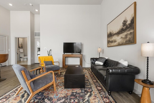 Foto del edificio - 5820 1/2 Cameron Rd