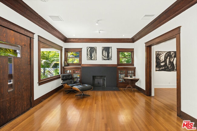 Foto del edificio - 953 AMOROSO Pl