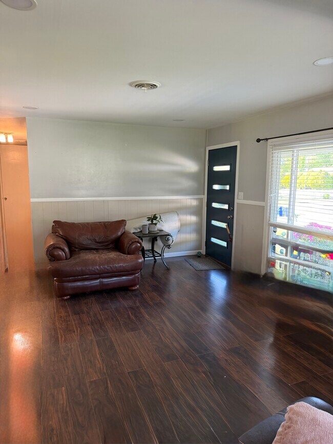 Foto del edificio - 802 Bradley Rd