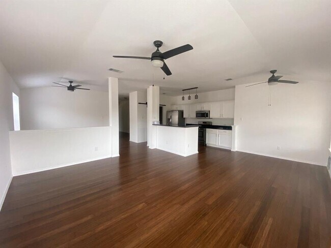 Foto del edificio - 1003 Clayton Dr