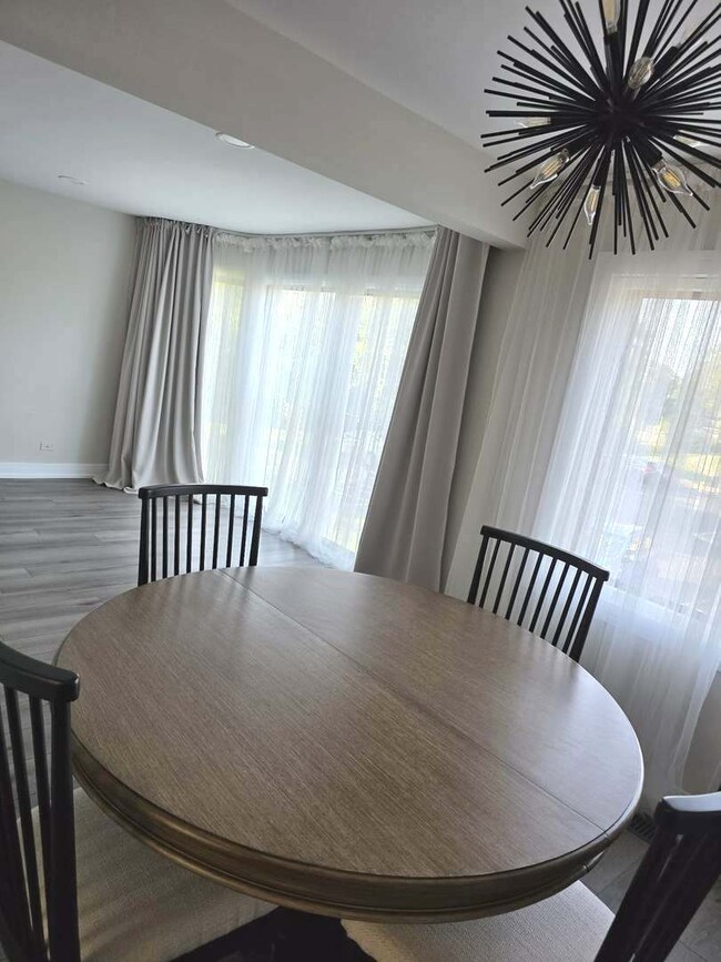 Building Photo - 2800 Mitchell Dr