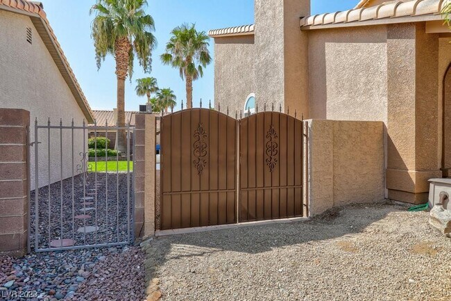Building Photo - 1411 Bareback Ct