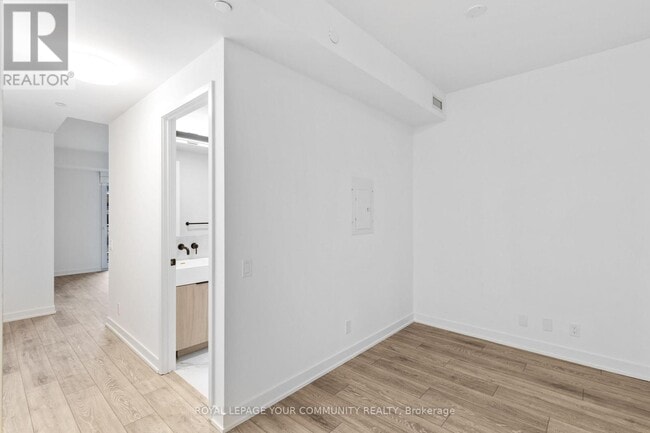 Building Photo - 108-1108 Peter St
