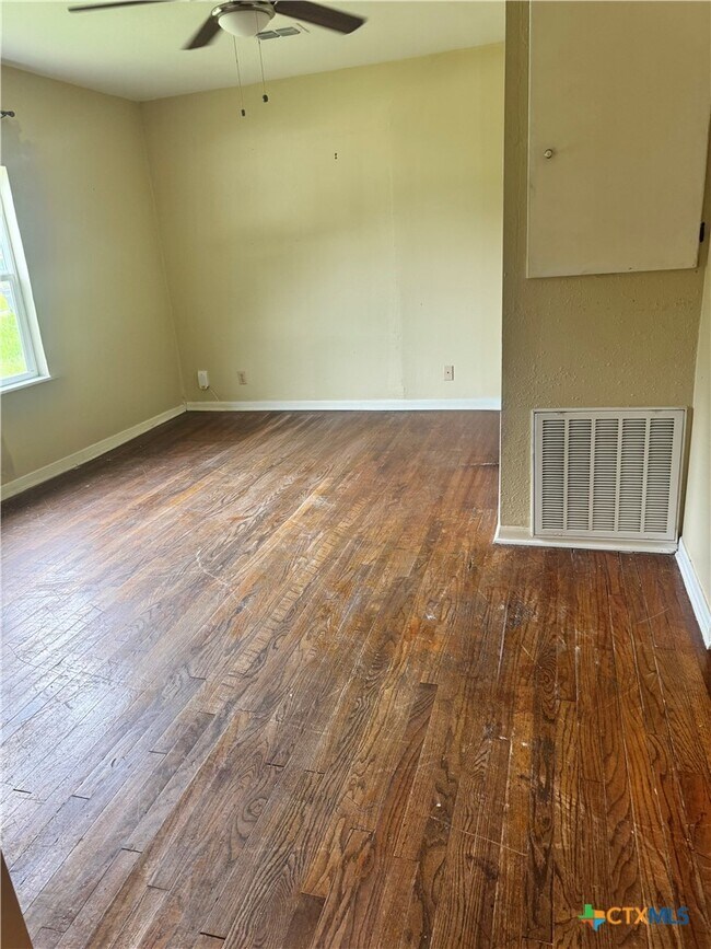 Building Photo - 1401 E Mimosa Ave