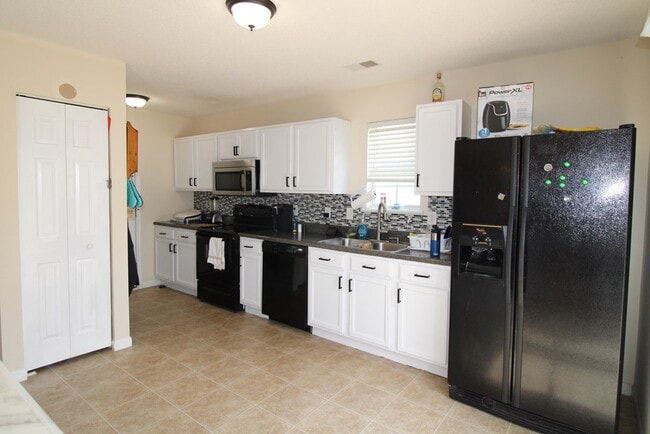 Building Photo - 1724 Polaris Dr