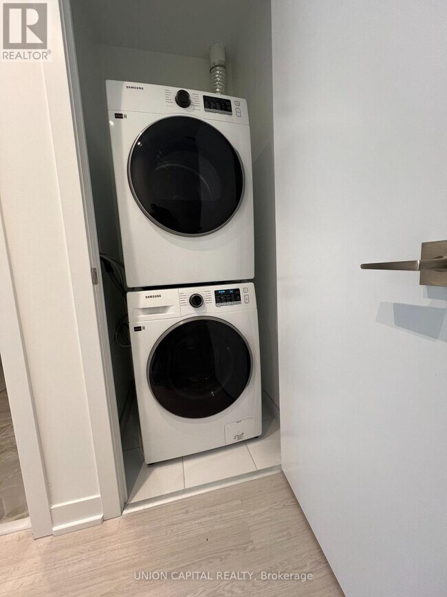 Photo du bâtiment - 195 McCaul St