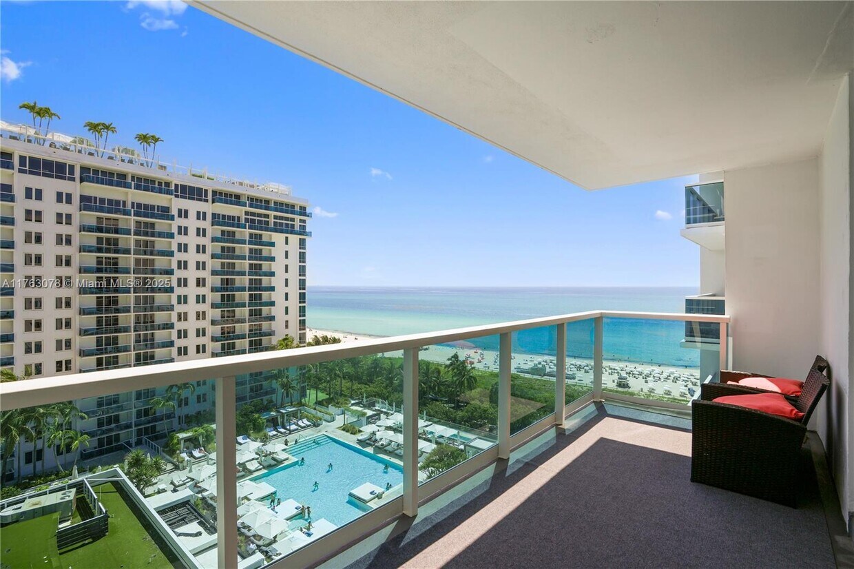 Primary Photo - 2301 Collins Ave