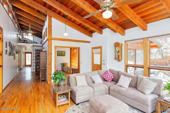 Foto del edificio - 2255 Pine Dr