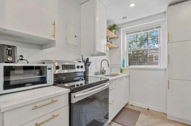 Building Photo - 2716 29th St SE