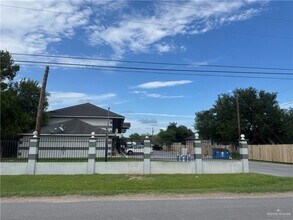Building Photo - 2701 S Midway Rd