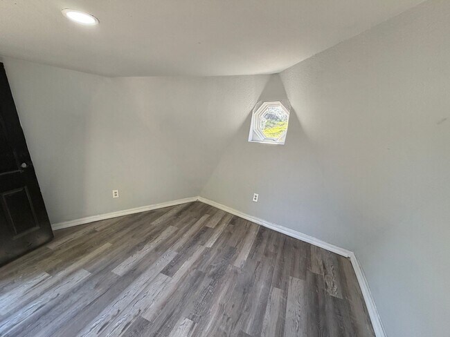 Foto del edificio - Spacious 3-Bed + Flex Room on Private Fenced 2 Acres, Huge Shop