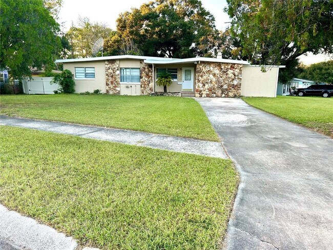 Foto del edificio - 112 Dahlia Dr