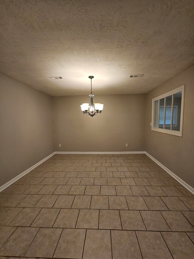 Building Photo - 3306 Tanglewood Dr