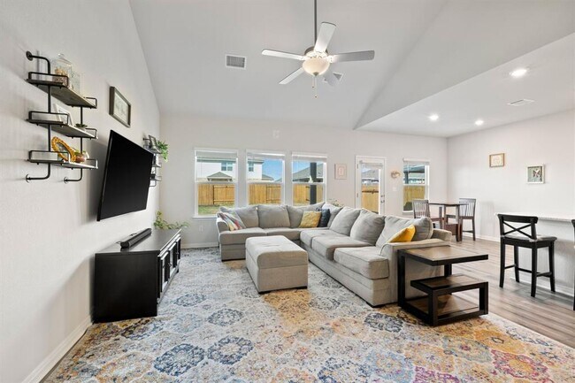 Foto del edificio - 14308 Bryce Ln
