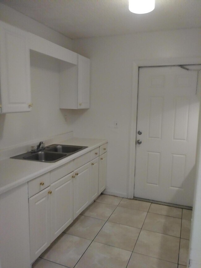 Foto del edificio - 1259 W 37th Ct