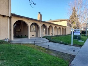 Building Photo - 935 Azure St