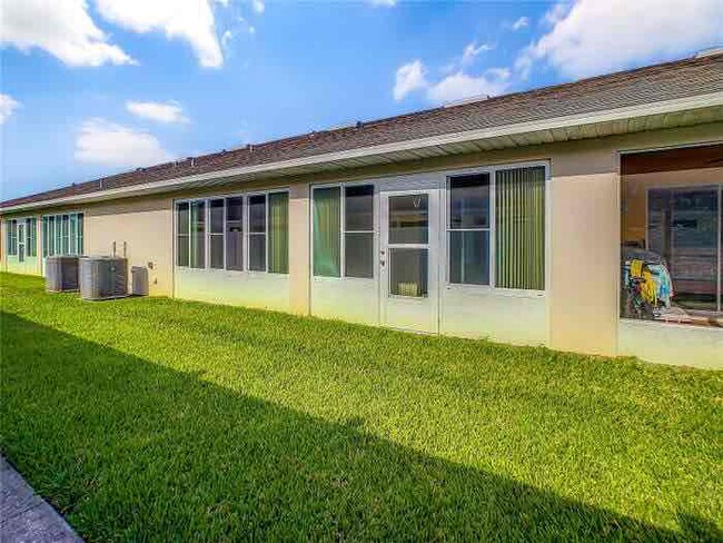 Foto del edificio - 2685 Shelby Ruth Pl