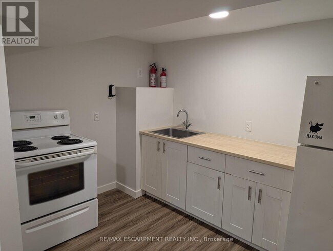 Photo du bâtiment - 63 Pelham Rd