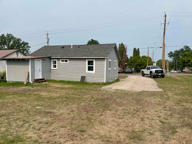 Building Photo - 610 16th Ave E