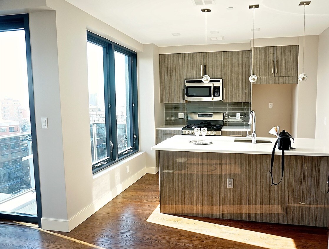 Foto principal - 27-18 Hoyt Ave S