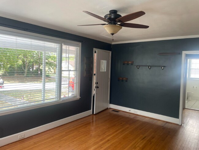 Foto del edificio - 711 Hillcrest Ave