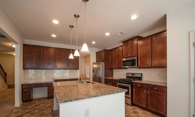 Building Photo - 120 Brooks Cir
