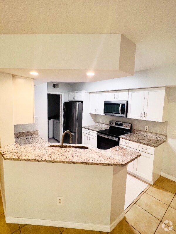 Building Photo - 713 Crest Pines Dr