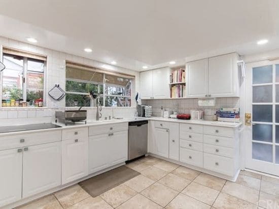 Kitchen - 1429 E Albion Ln