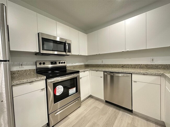 Foto del edificio - 4560 NW 107th Ave
