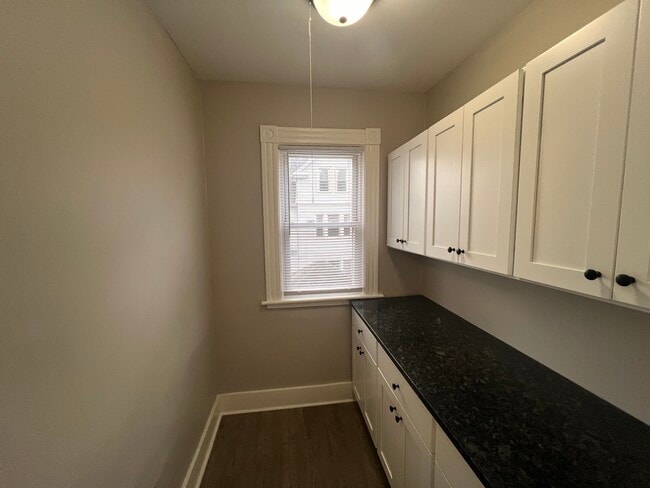 Building Photo - 877 Belmont Ave