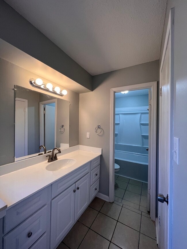 Foto del edificio - 6270 Jamestown Dr