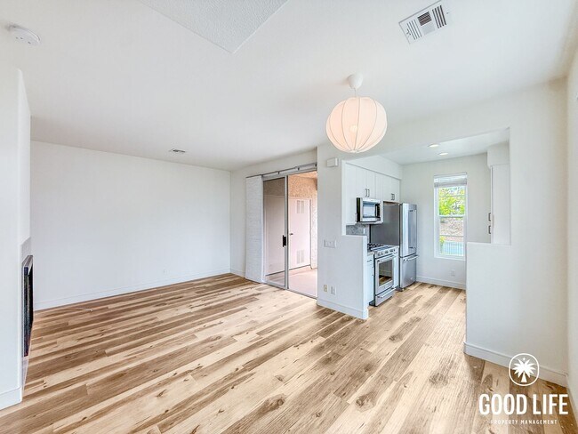 Foto del edificio - SD: Bright 1BD/1BA Condo in Carmel Valley with Pool, Private Balcony & In-Unit Laundry
