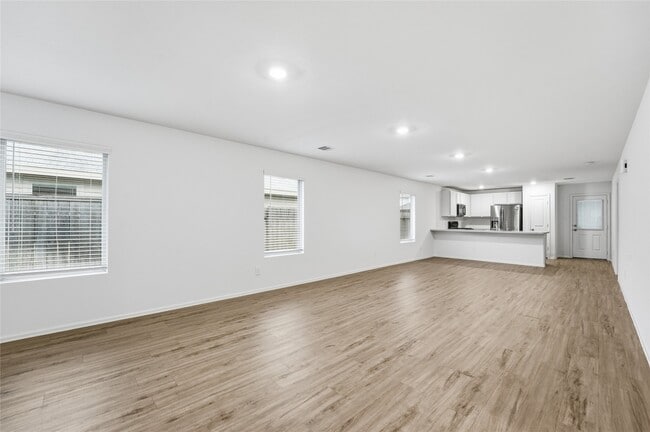 Building Photo - 213 Rustic Ridge Cir