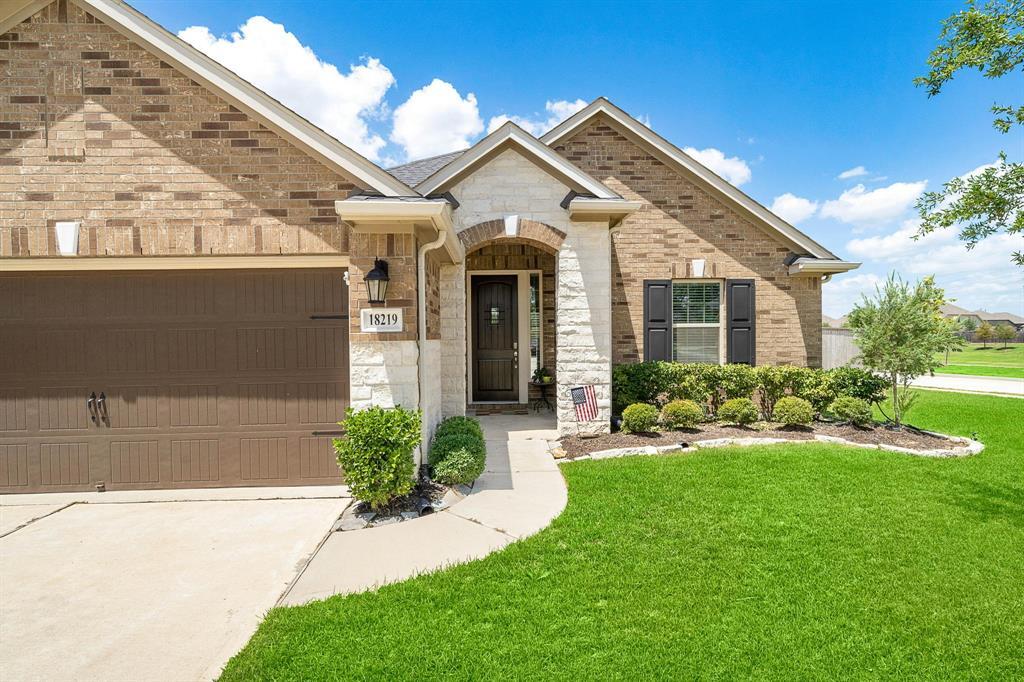 Foto principal - 18219 Hayden Lakes Dr