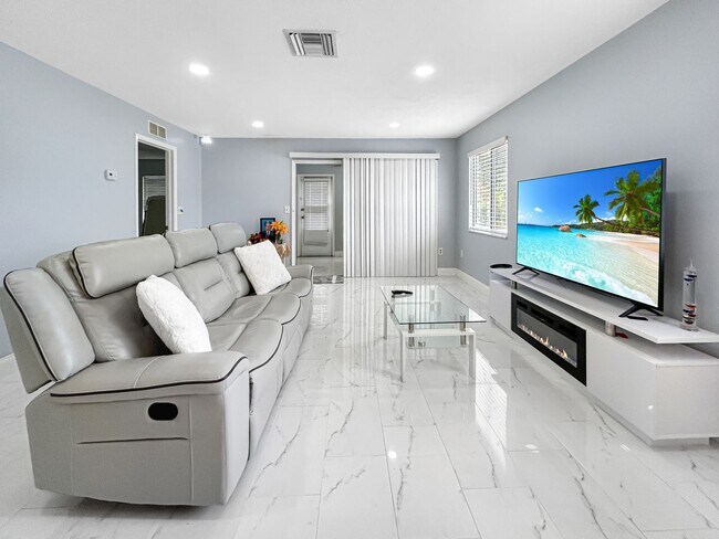 Foto del edificio - 2140 Corbin Pl