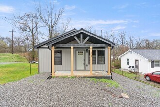 Building Photo - 804 Martin St