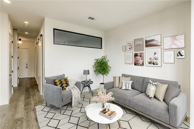 Foto del edificio - 800 Embassy Dr