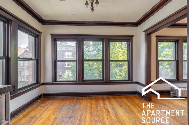 Foto del edificio - 2427 N Sawyer Ave