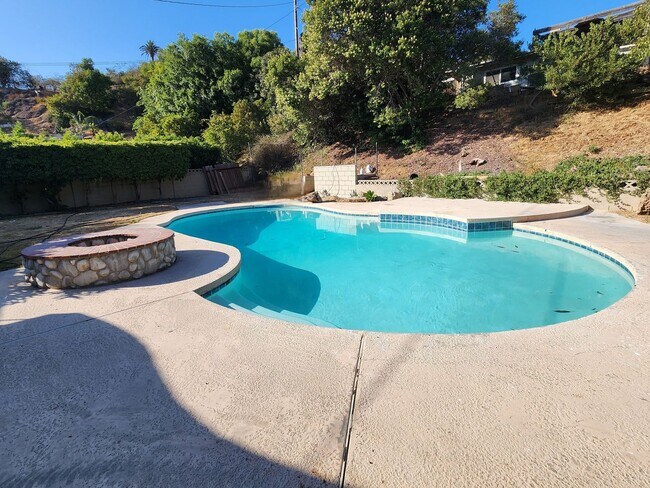 Building Photo - Beautiful Newly Renovated 3 Bedroom 2 Bath...