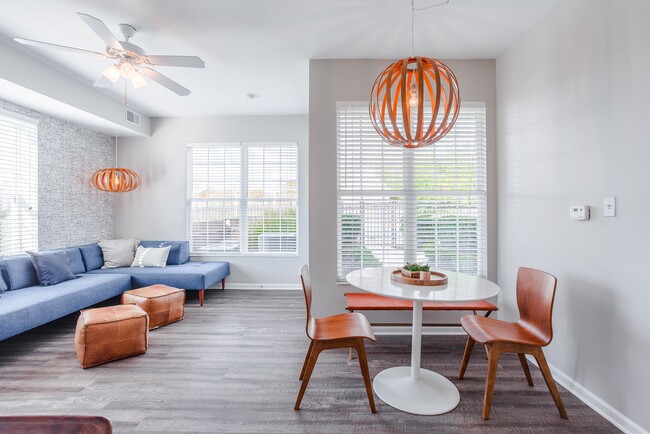 Building Photo - The Reserve at Glenbridge