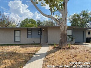 Building Photo - 634 Karen Ln