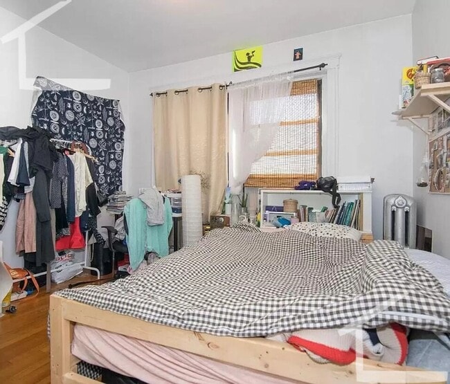 Building Photo - Great 4 Bedroom Available 8/1/26