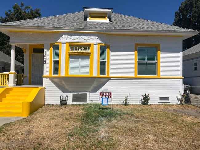Building Photo - 1023 E 27th St