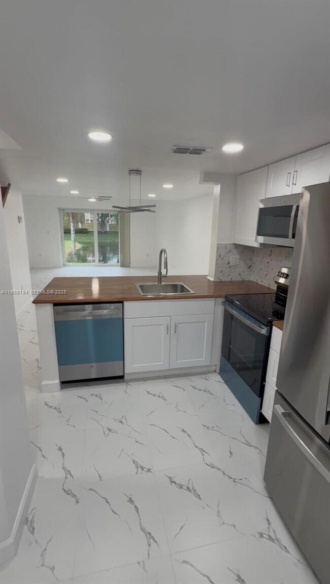 Building Photo - 3982 NW 90th Ave