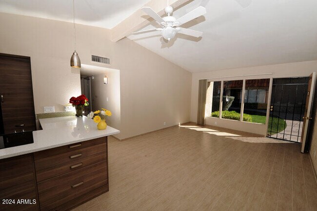 Foto del edificio - 1320 E Bethany Home Rd